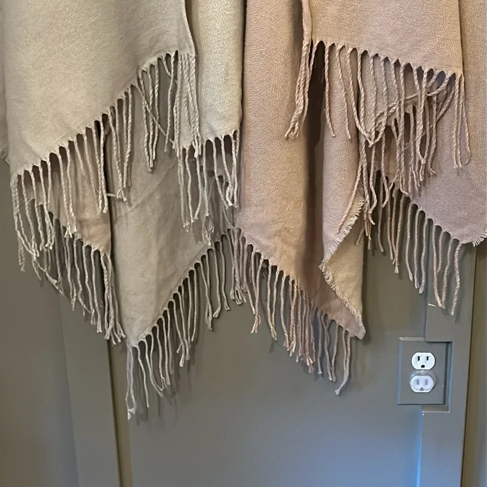 Soia & Kyo Woven Scarfigan With Fringe Blanket Poncho Sweater Cream Pink OS